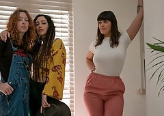 Two babes Stevie Green and Verde are having sex in the bedroom