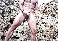 Sun and screw: Public Beach Masturbation Turns into Risky Rencounter with a stranger hawt beauty! Caught