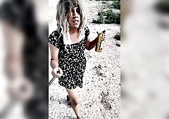 femboy layboy con minivestido y tacones caminando en publico muy caliente