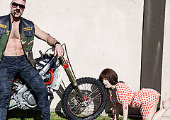 Kiara Edwards - Muffstache