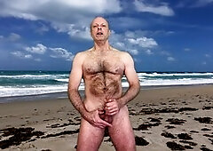 Plage gay, exhib gay plage, japanese daddies hairy chest