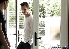 Buff amateur gets ridden raw and sperms