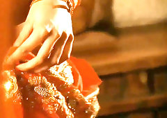 Indian paramour Turns Us On