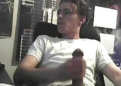 Amateur Twink Is Jerking Off On Webcam