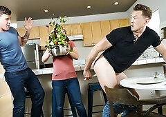 Straight dude Pierce Paris bottoms for gay JJ Knight