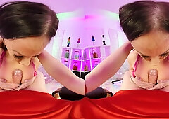 Jennifer White's steamy blowjob in virtual reality POV