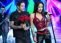 Rockstar Takes Roadie On An Exclusive Vip Tour With Jayden Marcos And Izi Blu