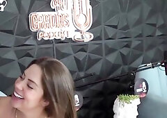 Podcast gets out of control, oral sex, unfathomable mouth and a lot of goo live -Sara Golden-Haired and Crispasquel