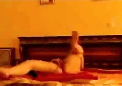 Arabian milf play with herself on cam