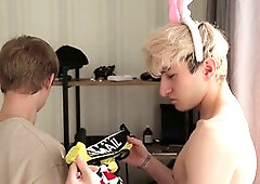 Twinks Seduce Big Dick Student