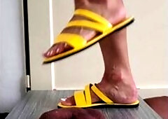 Barbie Trample Hard On Cock And Ball In Yellow Slippers No.81
