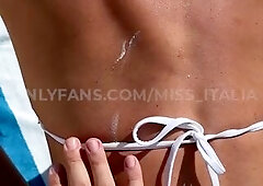 TRADIMENTO ITALIANO - Tempt e scopa il fidanzato dell'amica durante festa in piscina