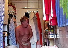 Hot homemade video of 18-year-old fette Nackte and her gay friend Tatowierte sau wabbeling