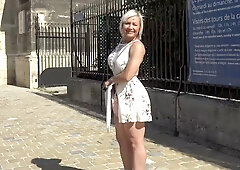 Muscular woman from France gets her anus rammed after blowjob session