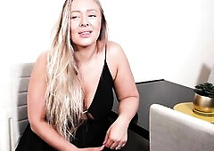 Hot Hottie Invites Her Tinder Date For A Cum Session