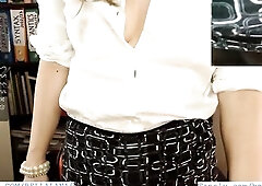 Teacher spilled water on shirt by accident and students can watch her nipp