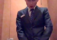 masturbating in the toilet 正装小职员厕所撸射