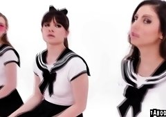 Michael bangs Carolina in a virtual game