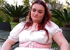 Carolina is immersed on the farm! - Jacquie et Michel TV