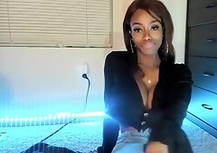 Tempting ebony amateur girl online video