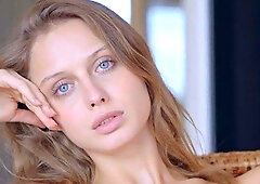 AmelieLou Lake House