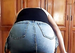I know that babe can't live out of to tease me and another time this babe succeeded, rubbing her booty against me out of taking off her denim min