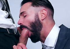 Office co-workers take a break to fuck and swallow