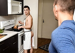 Twink Johnny Rapid fucked by Jackson Traynor in the kitchen