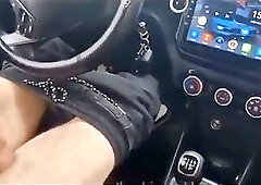 A random passerby got into the car and jerked off the taxi driver to cum!