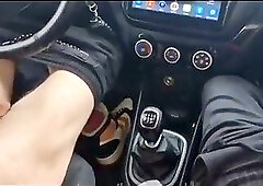 A random passerby got into the car and jerked off the taxi driver to cum!
