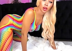Wowarielle - Pay Piggy Pig Piggy