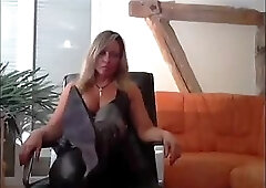 Blonde Leder Domina will, dass Du ihr Sklave bist