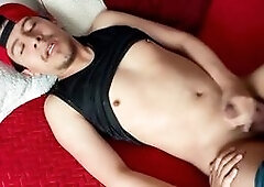 Colombian lad Dreichwe pleasures himself on the sofa
