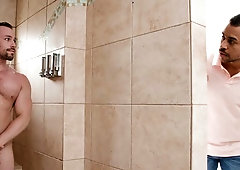 Julian Grey enjoys post-shower anal with Blake Hunter