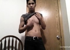 Buff Latino Twink Raul Beats Off