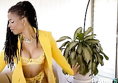 Large ass ebony pornstar exposes her massive titties by taking off her underware