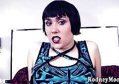 Hot sultry Gwen is moving and needs a fresh twat licking thrall. That babe's gonna show u how to be a worthwhile serf, so see closely if u wanna 