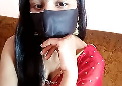 Jessica captivates with intimate, homemade passionate allure