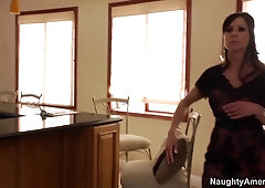 Kendra Lust is a hot cougar and she is looking for Big Dick in crazy ameirca