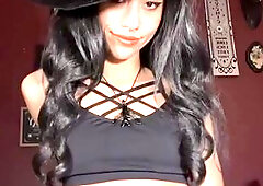 Pumpkin Witch shows u her snatch - starg0th