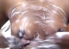 Desi Aurat Apne Pati Ko Soap Se Massage Karke Dikhaate Huye Video Bhai Ne Chori Se Leak Krdiya Part. 1