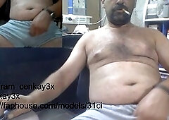 Masculinebeardaddy is back live doing his thing