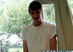 Ebony twink rides shlong