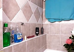 lustful mama prolapse her huge cervix and toying her constricted anal opening with a large sex-toy in the bathtub