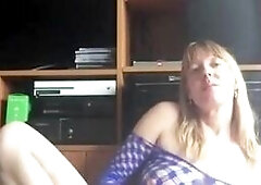 Aussie Amateur Makes Herself Cum