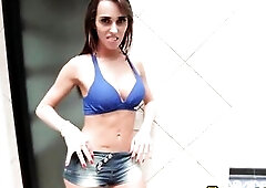 Posing tranny rammed by ebony bloke