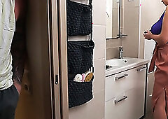 My friend's MOM is so hot that I couldn't resist and fuck this slut