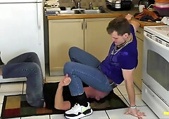 ManPuppy: Jake Skittles Demonstrates Richard Lennox Who Is The Manager With Powerful Face Sitting