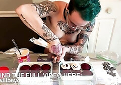 Decorating Cupcakes Bare