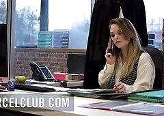 Sexy blond Tiffany Leiddi gives a "oral-sex quickie"